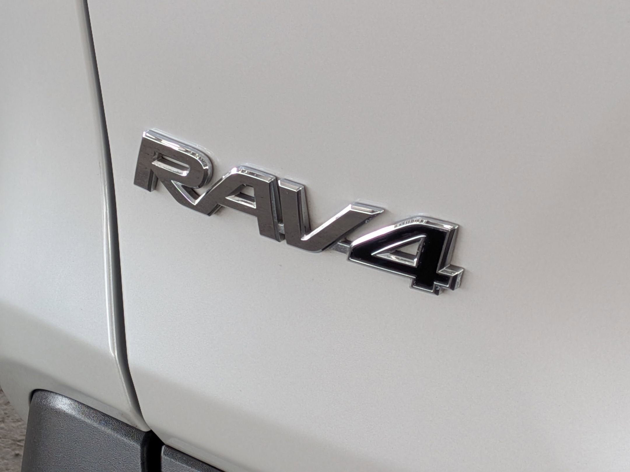 2023 Toyota RAV4 HYBRID Hybrid XLE Premium
