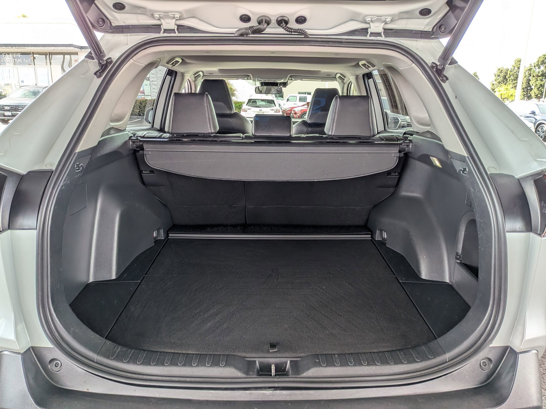 2023 Toyota RAV4 HYBRID Hybrid XLE Premium