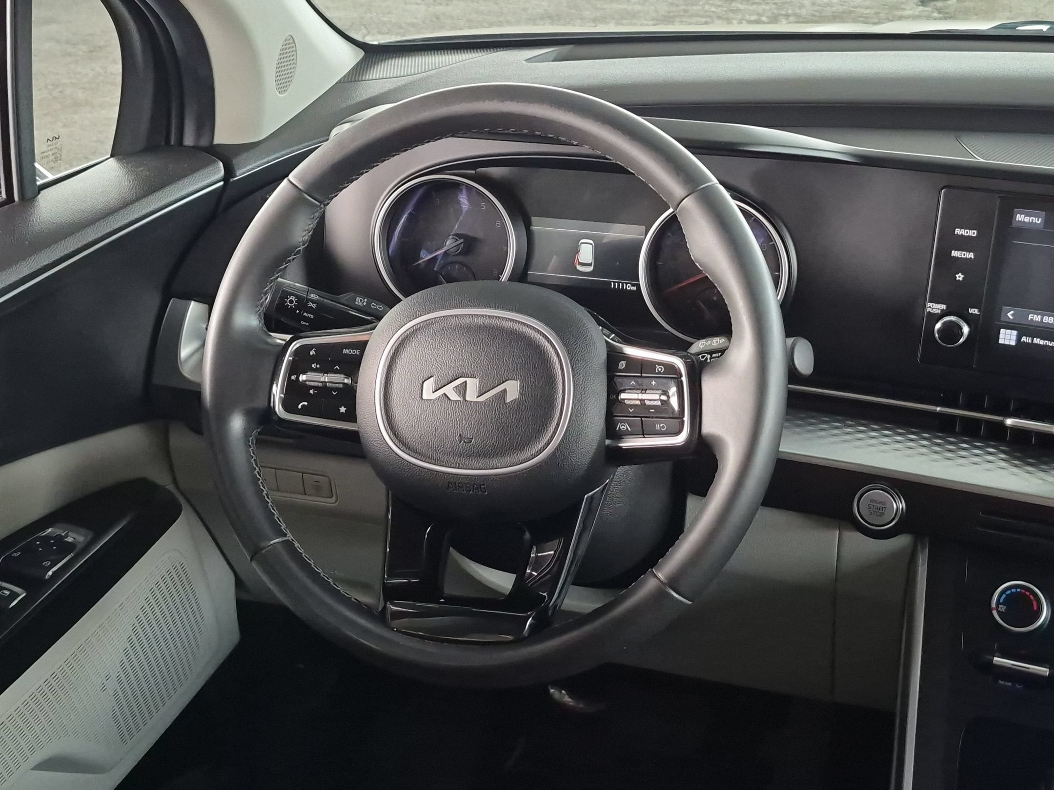2024 Kia Carnival LX