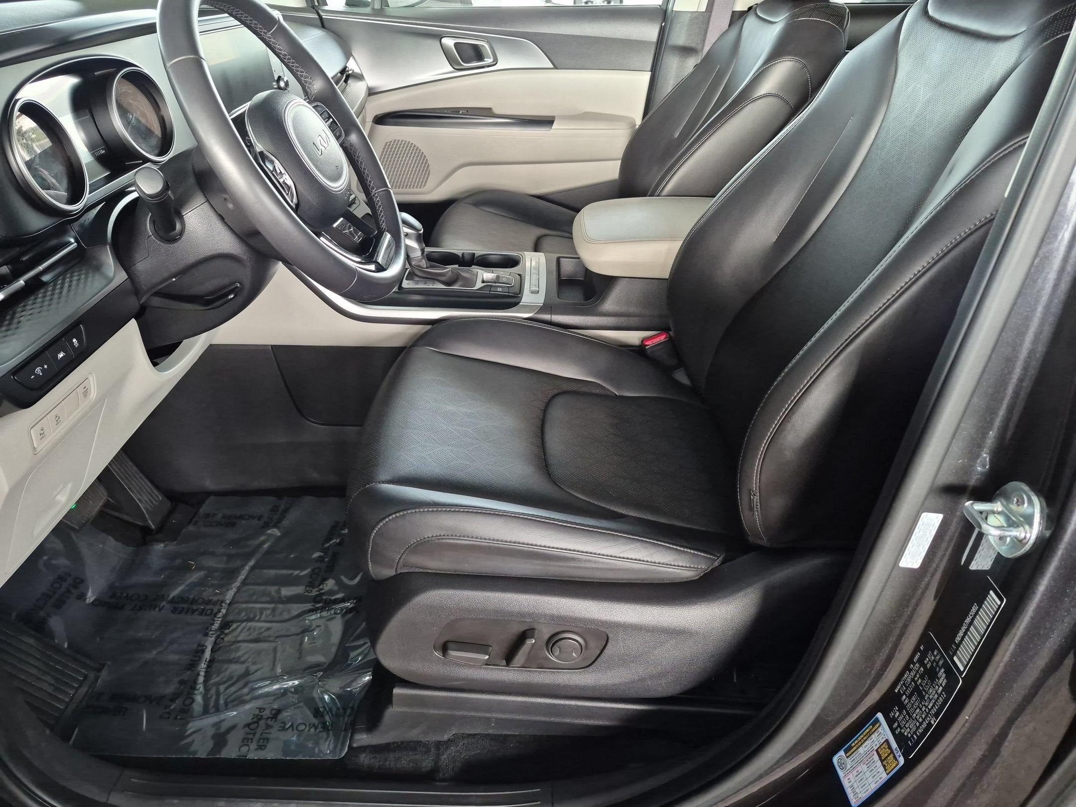 2024 Kia Carnival LX