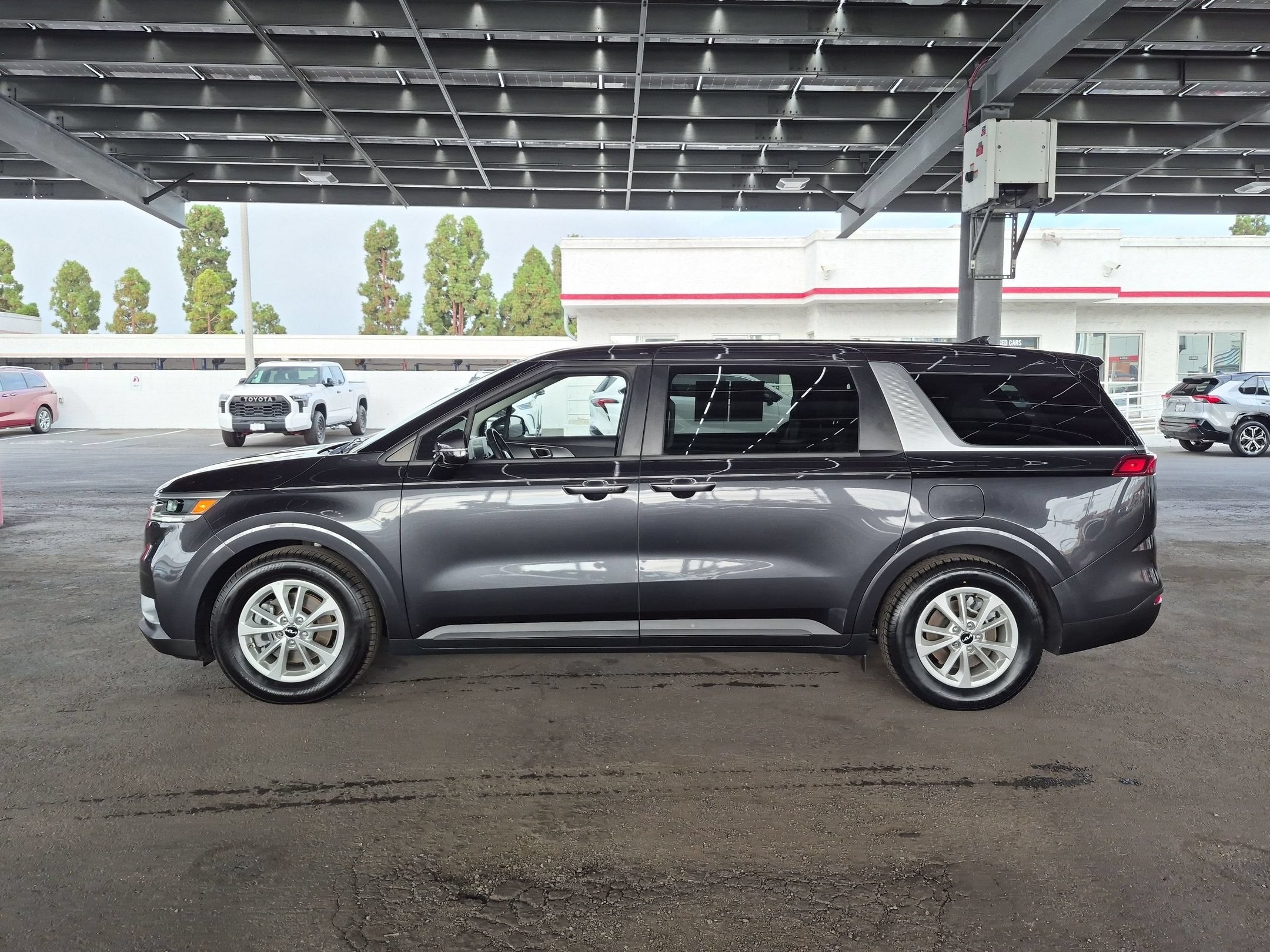2024 Kia Carnival LX