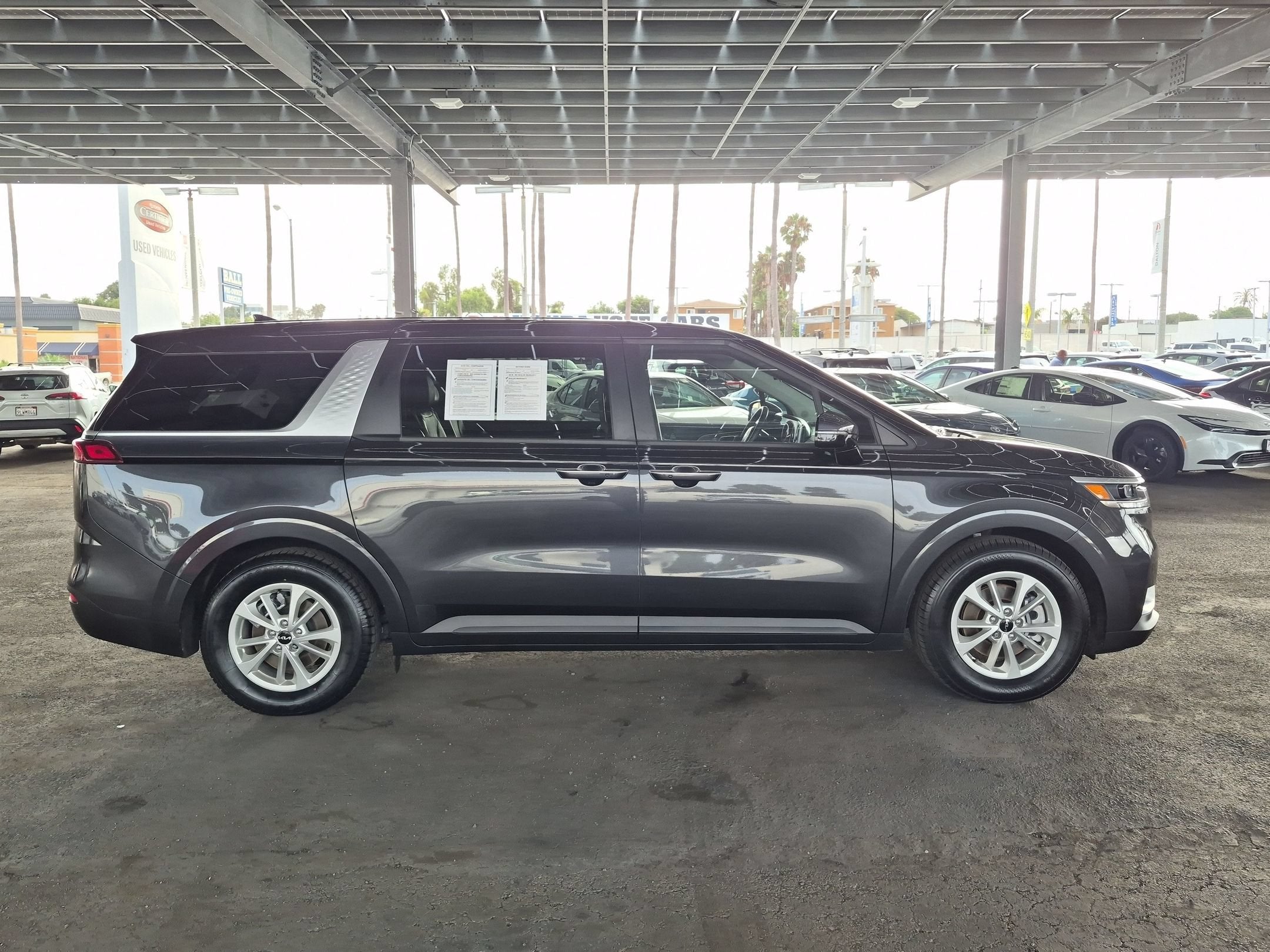 2024 Kia Carnival LX