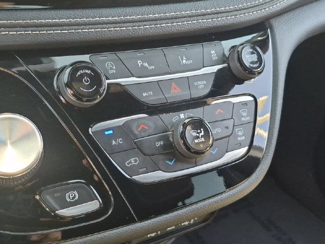 2024 Chrysler Pacifica Touring