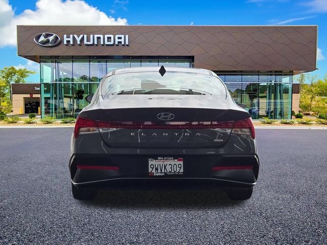 2025 Hyundai Elantra Hybrid Limited