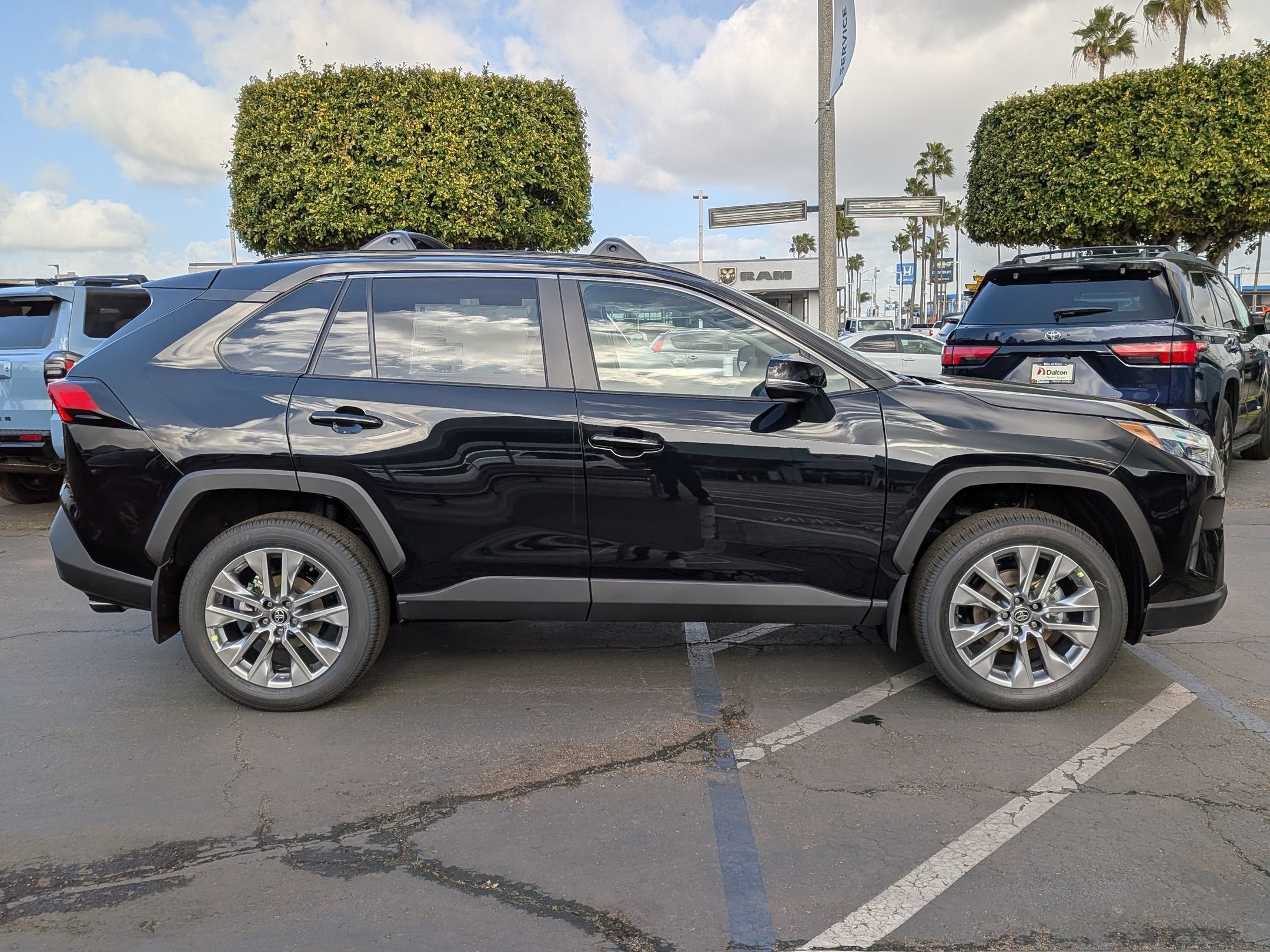 2025 Toyota RAV4 XLE Premium