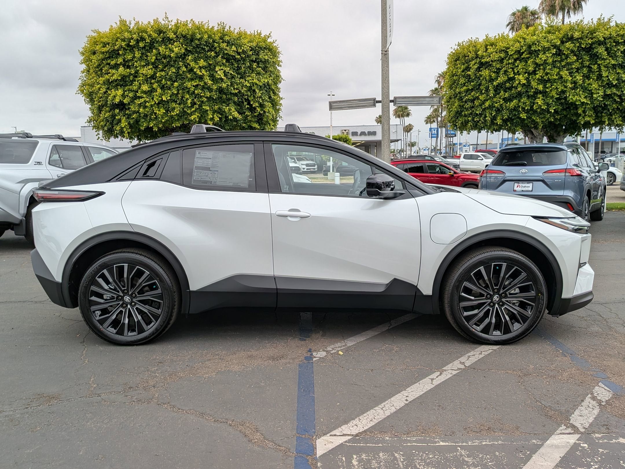 2026 Toyota C-HR XSE