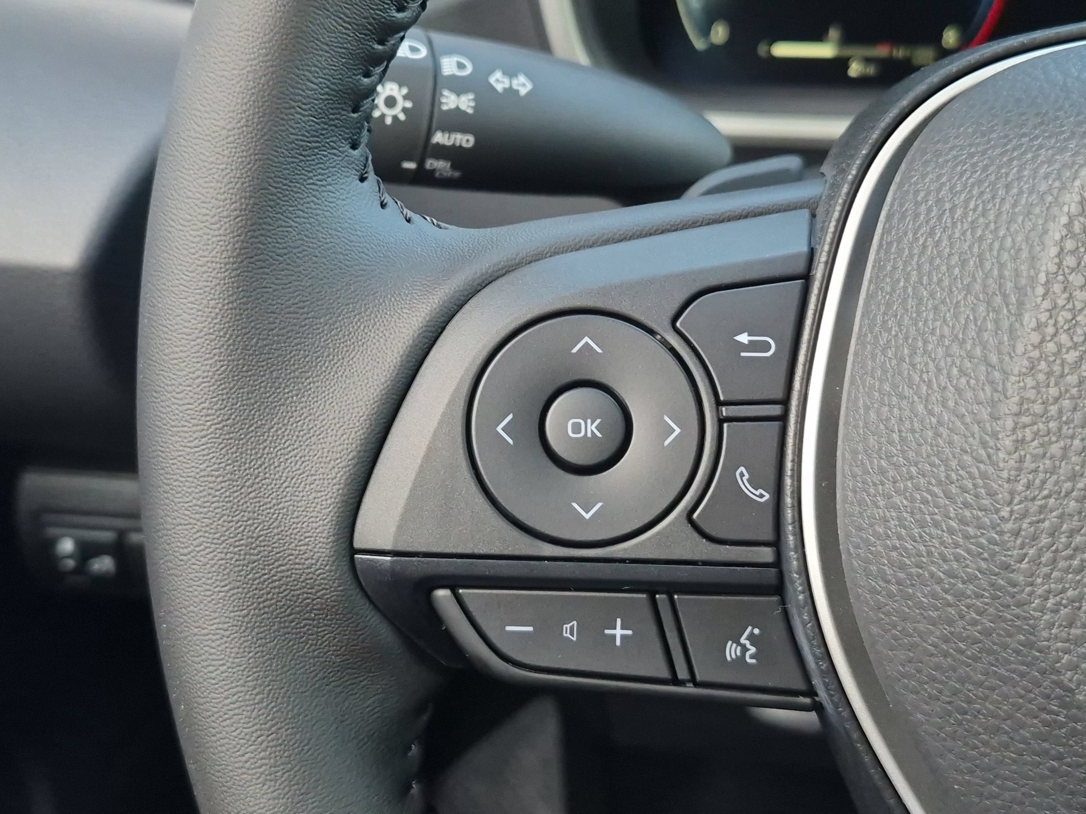 2027 Toyota Corolla Hatchback SE