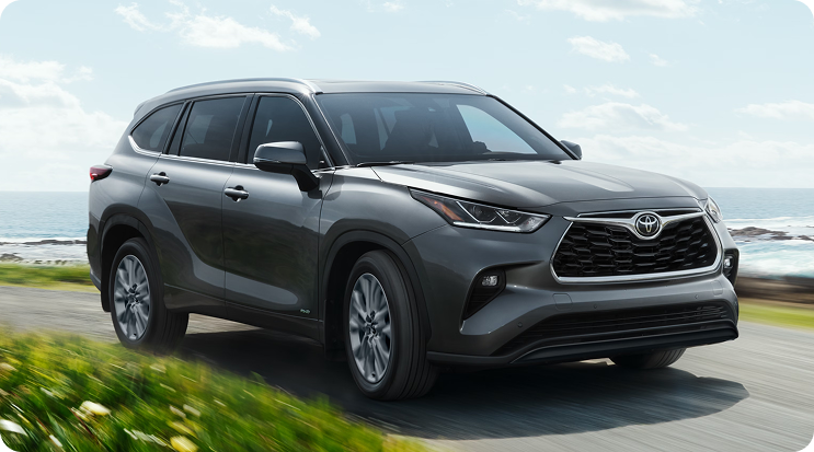 Toyota Highlander on mountain road